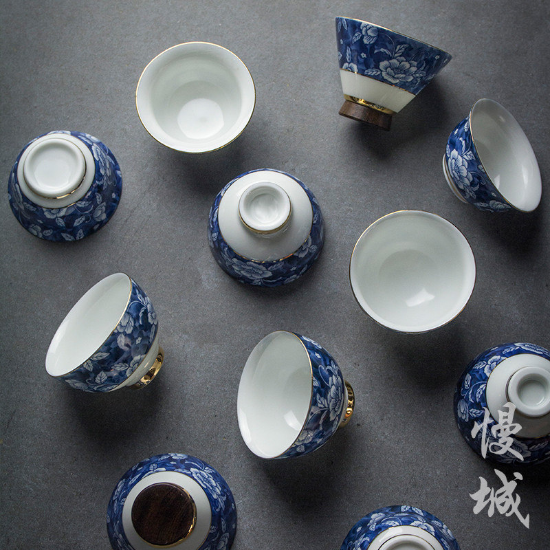 Ceramic tea cup tea cup blue and white antique kung fu tea set blue and white porcelain master cup small single cup