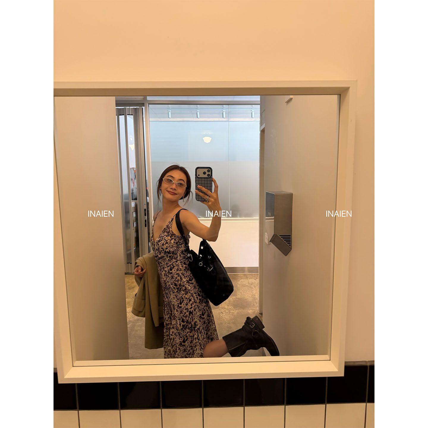 INAIEN笑笑家 винтажное леопардовое платье-сарафан с V-образным вырезом "重庆森林" весна 26