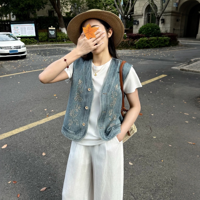 Goluerji Bohemian Nostalgic Ethnic Style 100% Cotton V-Neck Embroidered Denim Vest Jacket for Women