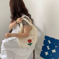 Красный тюльпанный жилет