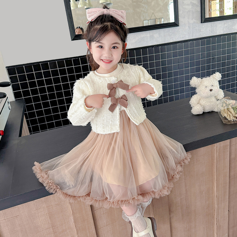 女の子のドレス春と秋2025新しいスタイルの子供の小さな香りのスタイルのプリンセスドレス小さな女の子の春のスーツのスカート