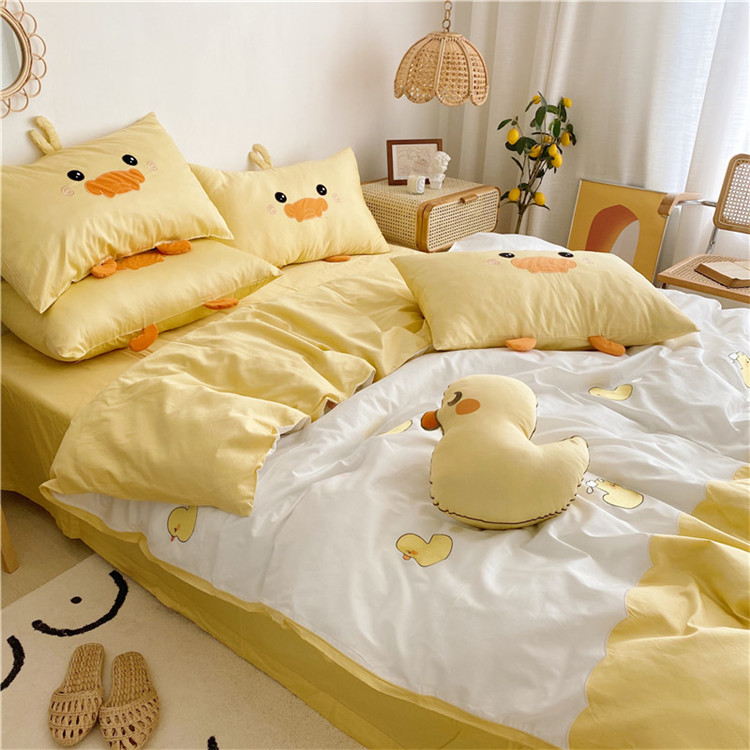 (Toyama Strawberry) cartoon cute duck embroidery four-piece set of 60 long-staple quilt covers cotton sheets
