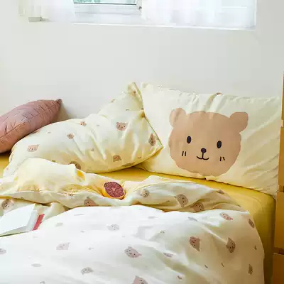 (Toyama Strawberry) Cute cartoon bear 60 Tencel Four Piece Set Silky Cool hipster quilt cover