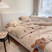 (rich mountain strawberry) Korean chocolate small bear full cotton washed cotton four pieces of cartoon pure cotton embroidery quilt cover