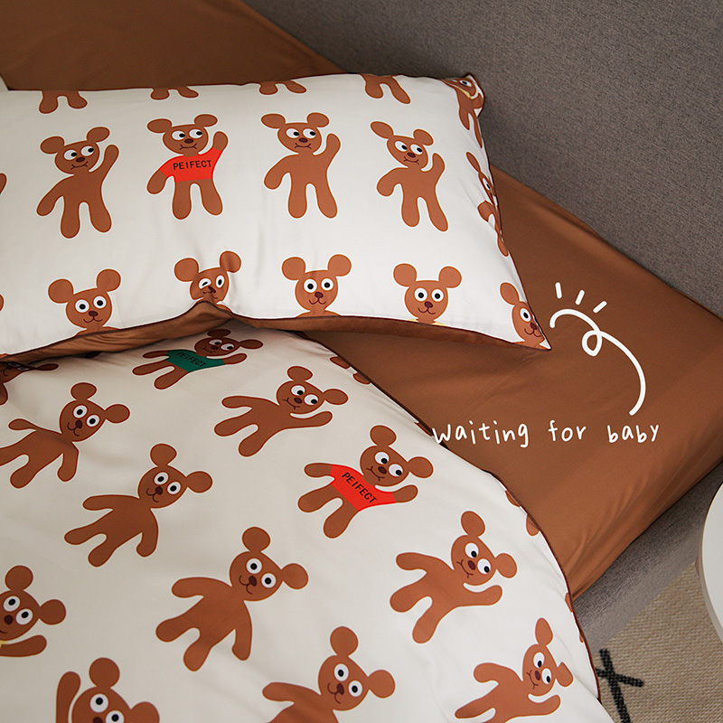 (Rich Mountain Strawberry) Cartoon Cute building with small Bear 60 Gon Satin Long Suede Cotton Four Pieces Full Cotton Children's Bed