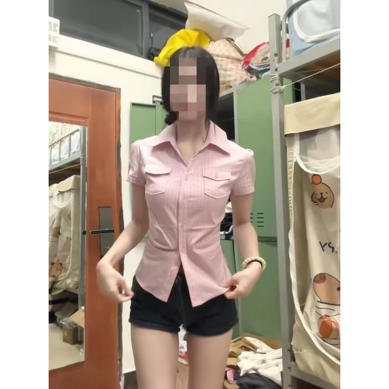 Plus-Size Women's Clothing, College-Style Pink Striped Shirt with a Fitted Waist, New Summer Model, Unique and Beautiful, Age-Reducing Top