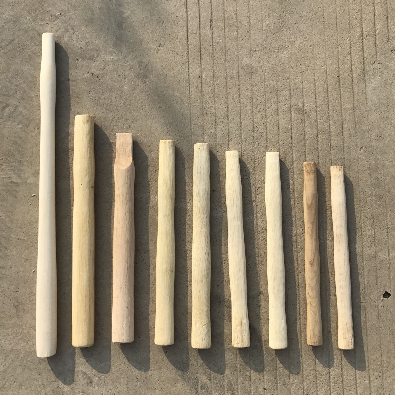 The wooden handle hammer puts the wooden handle hammer handle wood and the hammer takes the hammer to the complete variety of the variety