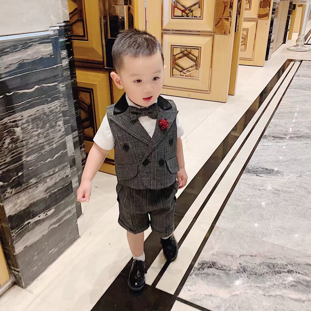 家 韩 版 岁 礼服 男 宝 小 花童 马甲 孩子 抓 周 生日 帅气 格子 套装 套装 - Váy trẻ em váy đi tiệc trẻ em đẹp