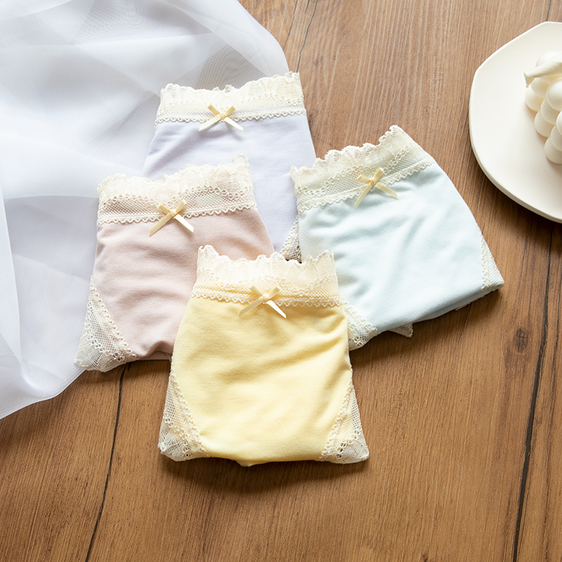 New Japanese solid color panties women's skin-friendly cotton briefs girls breathable mid-rise sexy lace-trimmed shorts