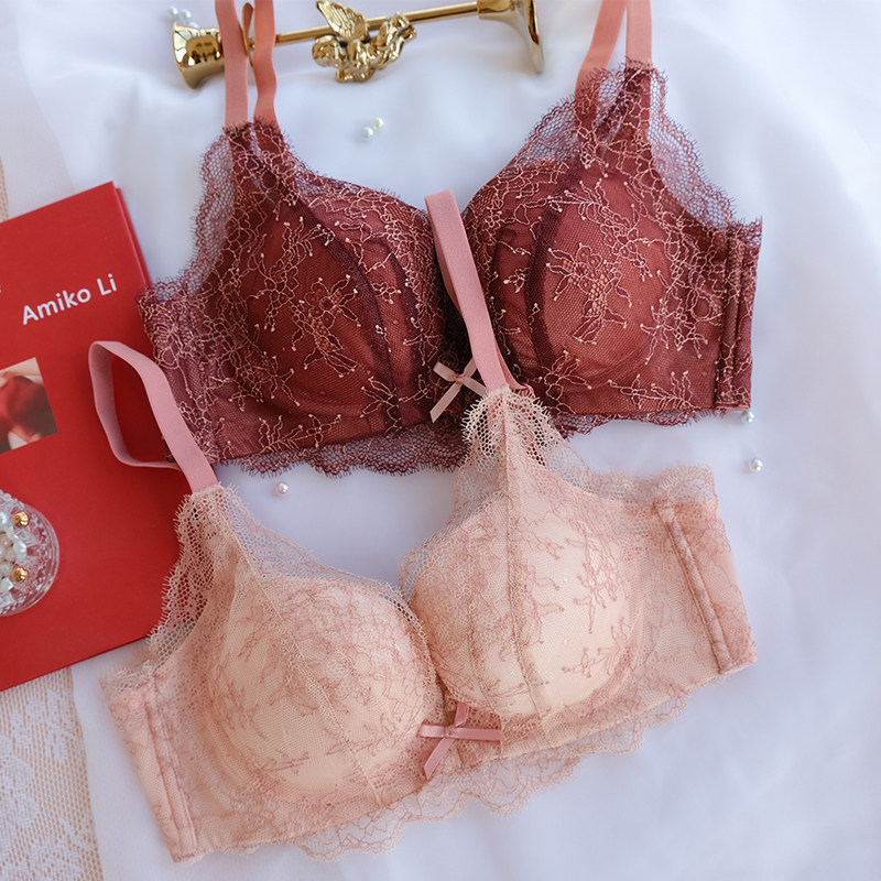 Romantic meritocratic girl lace cup face lingerie suit no steel ring to gather the comfort side to receive sexy underwear