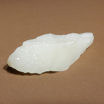 The characteristics of Hetian jade in dialect are revealed. Xinjiang Gobi material is nearly structureless. Suet fat white jade raw stone toy w1