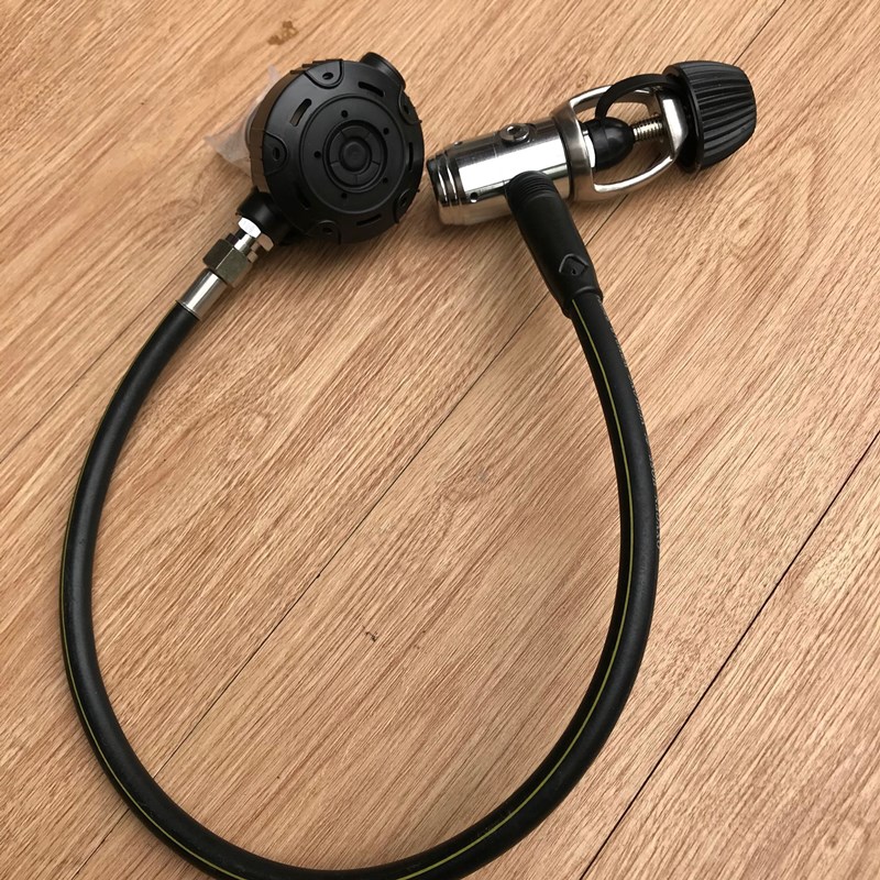 Diving Pressure reducing valve Suction Regulator Pressure Watch Triple Table One Secondary Head Scuba Diving Equipment Full Suit