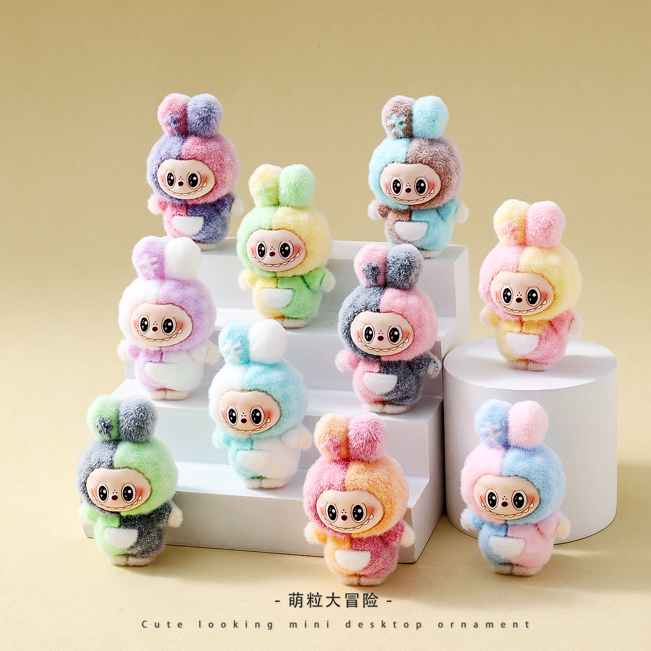 镜子边缘的萌趣玩偶：DIY新年装饰的秘密武器