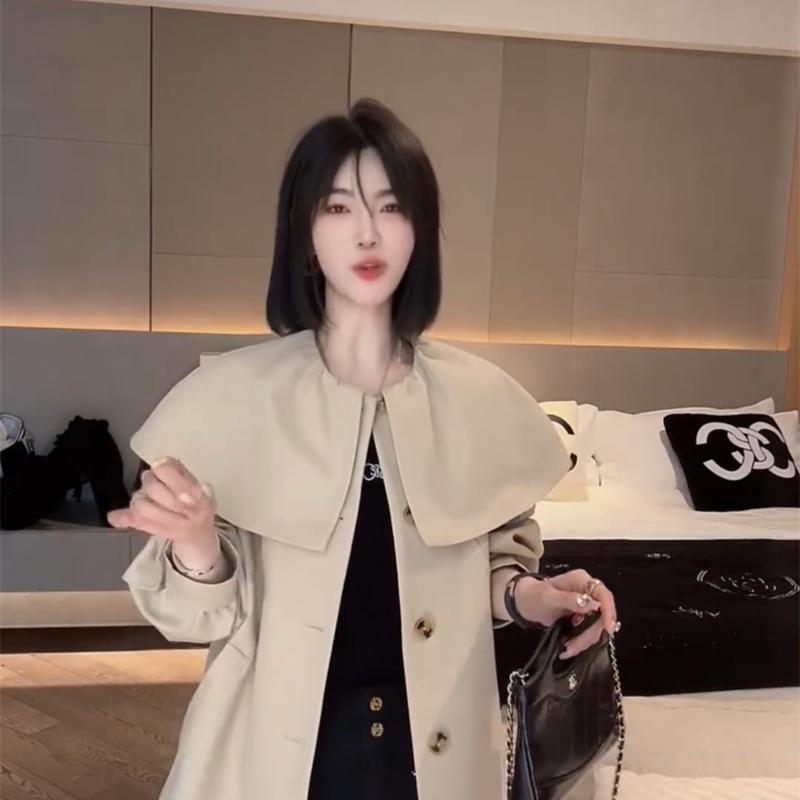 Chanel-Style Trendy Influencer Fashion Trench Coat for Women 2024, Designer-Inspired Shawl Collar Long-Sleeve Buttoned Loose Jacket