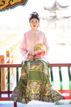 Dumb dragon makeup flower horse face skirt fabric Ming Hanfu woven gold cloth Le Xinglong textile imitation makeup flower woven gold dumb dragon fabric