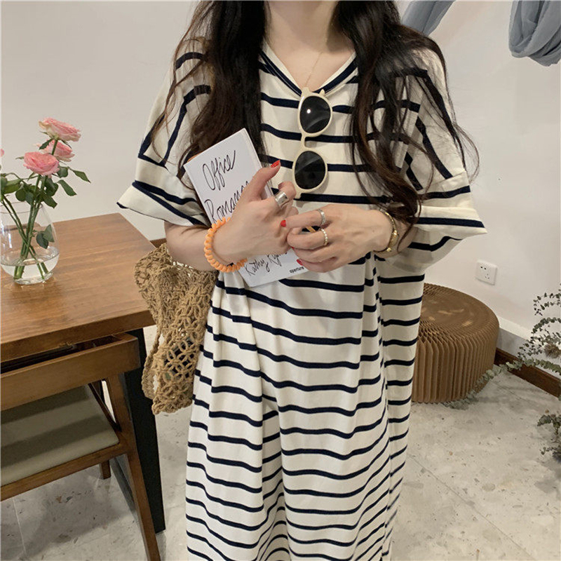 Short-Sleeved Dress for Women, Summer 2026 New Style, Large Size, Loose, Lazy Style, Striped, Mid-Length, Over-The-Knee, Slit T-Shirt Dress