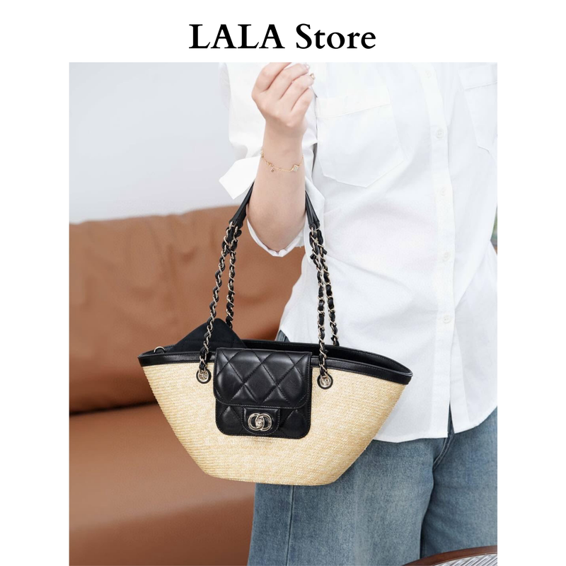 Chanel-Style 26C Straw Bag, Beach Vacation Style Raffia Woven Bag, Large Capacity, Fashionable and Versatile Women's Shoulder Bag Chanel-Style 26C Straw Bag, Beach Vacation Style Raffia Woven Bag, Large Capacity, Fashionable and Versatile Women's Shoulder Bag