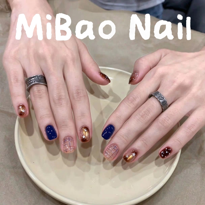Purely Handmade Wearable Nails with Color-Blocking, New Autumn and Winter Plaid Cat-Eye Amber Gradient Nail Stickers, Removable Fake Nails
