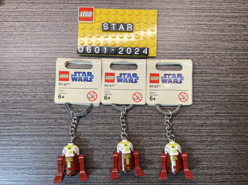 Authentic Lego Rare Keychain Red Guard Star Wars Clone Count Dooku Trash Can Robot Authentic Lego Rare Keychain Red Guard Star Wars Clone Count Dooku Trash Can Robot