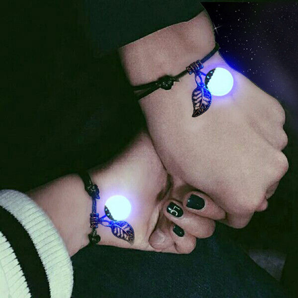 A pair of luminous stone couple's hands, a pair of personality students, Korean version of fashion, men's and women's bracelets, girlfriends bracelet gifts