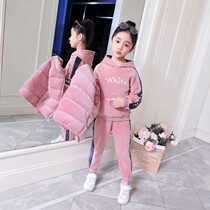 Girls suit autumn 2022 new model of the big boy Yang Yang Winter thick sweater childrens sports gold velvet three - piece set
