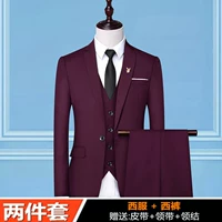 Бордовые штаны, ремень, галстук, галстук-бабочка