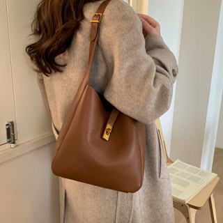 Large Capacity Women's Bag for Autumn and Winter, Versatile 2026 New Model, Simple Shoulder Crossbody Mother-Daughter Bag, Popular Commuter Bucket Bag