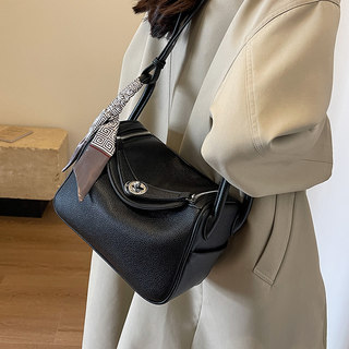 High-End Textured Bag for Women 2026 Autumn and Winter Fashion Single Shoulder Crossbody Bag Large Capacity Niche Design Handbag Pillow Bag