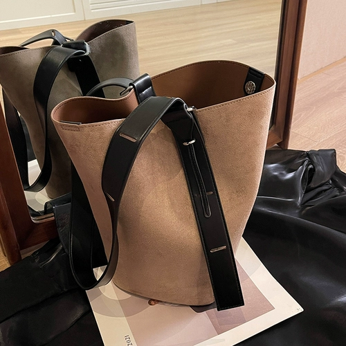 Матовая вместительная и большая универсальная сумка на одно плечо, осенняя