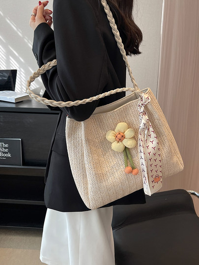 Woven straw bag women's large capacity 2025 new summer portable shoulder bag seaside shoulder bag commuter tote bag