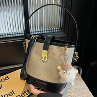 Белый с черным с подвеской