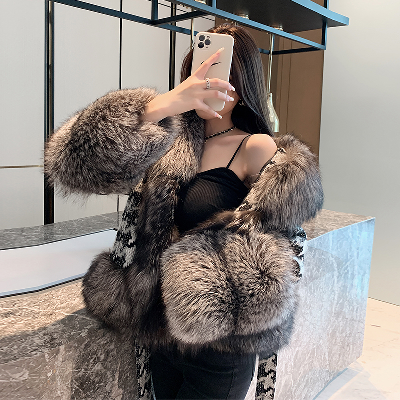2022 new imported silver fox whole fur fox fur coat women's short houndstooth double-sided woolen large fur collar V-neck