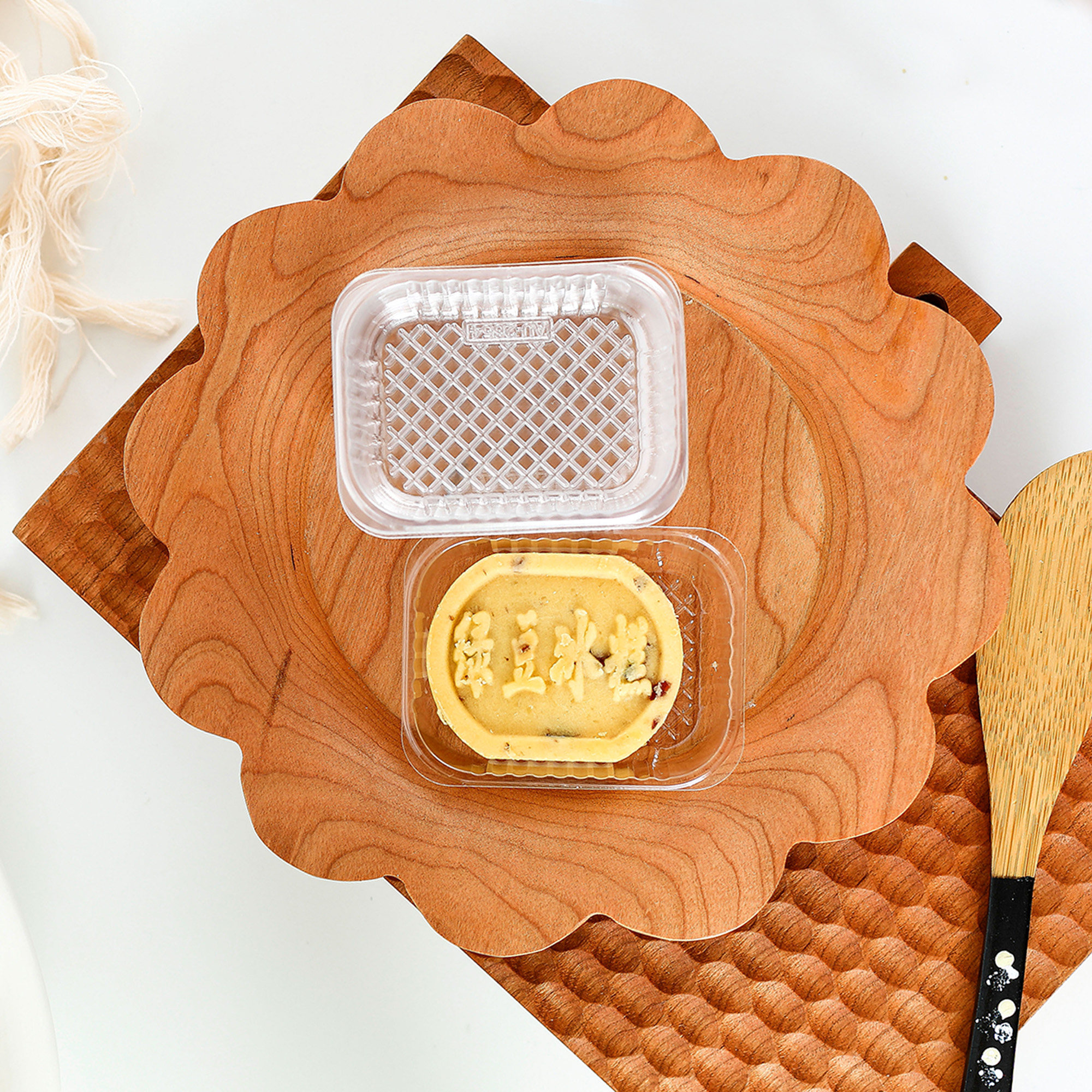 Baking packaging fortune mung bean cake tray pineapple cake blister tray box oval thickened round bottom tray inner tray