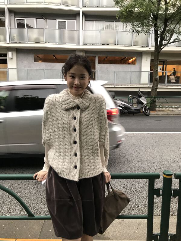 Taste Korean Style 2026 Autumn Design Wool Thick-Knit Cable High-Neck Rolled-Edge Knitted Cape Sweater Cardigan Taste Korean Style 2026 Autumn Design Wool Thick-Knit Cable High-Neck Rolled-Edge Knitted Cape Sweater Cardigan