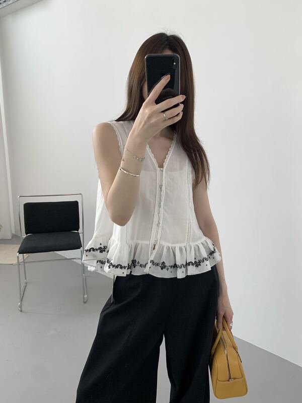 Korean Style 2026 Summer Linen Camisole Black Lace Trim with Ruffle Design Sleeveless Top