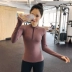 Áo thun thể thao nửa mới của phụ nữ tập yoga bó sát chạy bộ quần áo thể dục mùa thu và mùa đông nhanh khô áo thun thể thao dài tay - Áo phông thể thao