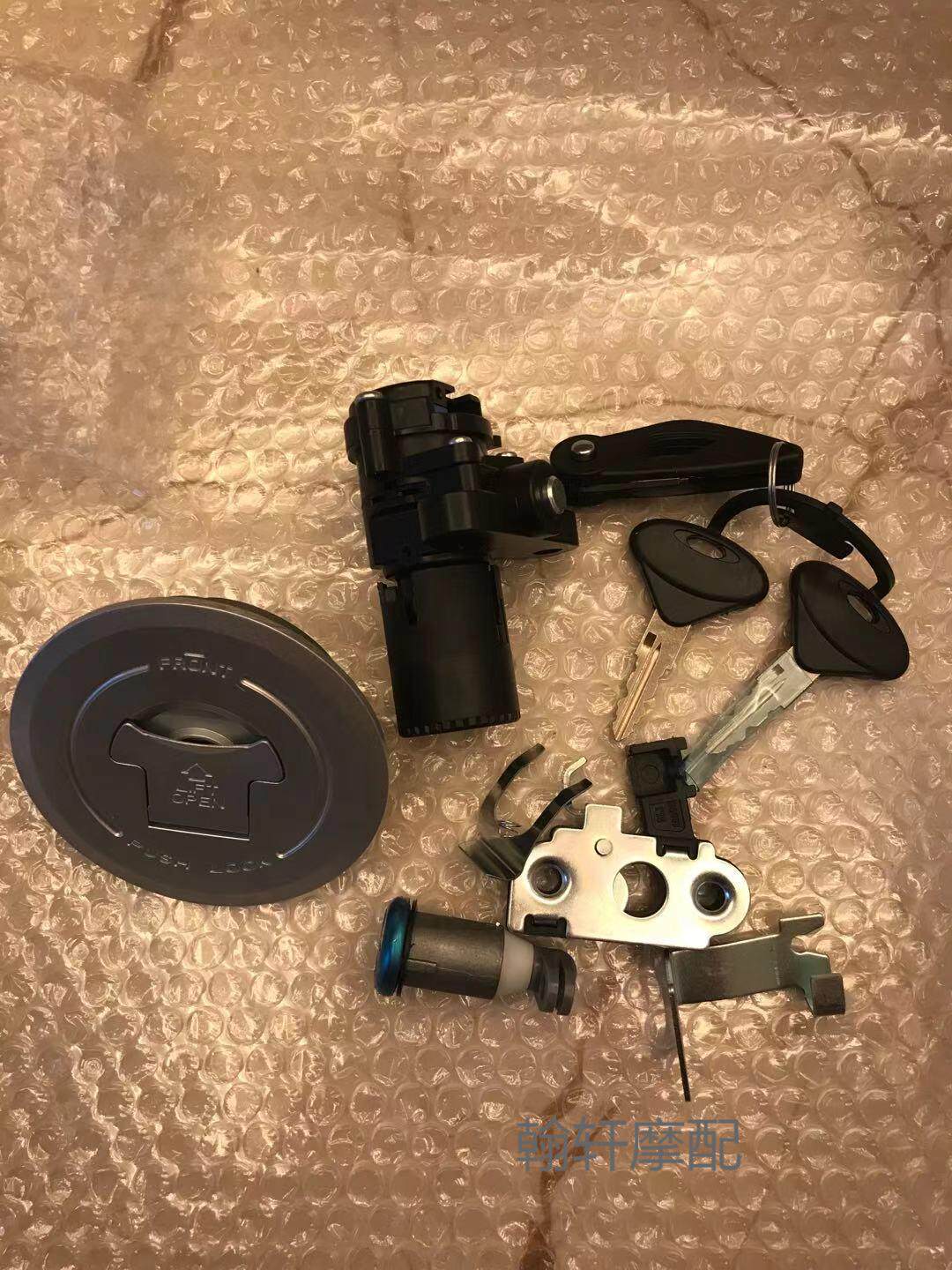 The new original Beili Ni set lock is suitable for Qianjiang Huanglong chase 600 race 600 large displacement locomotive set lock