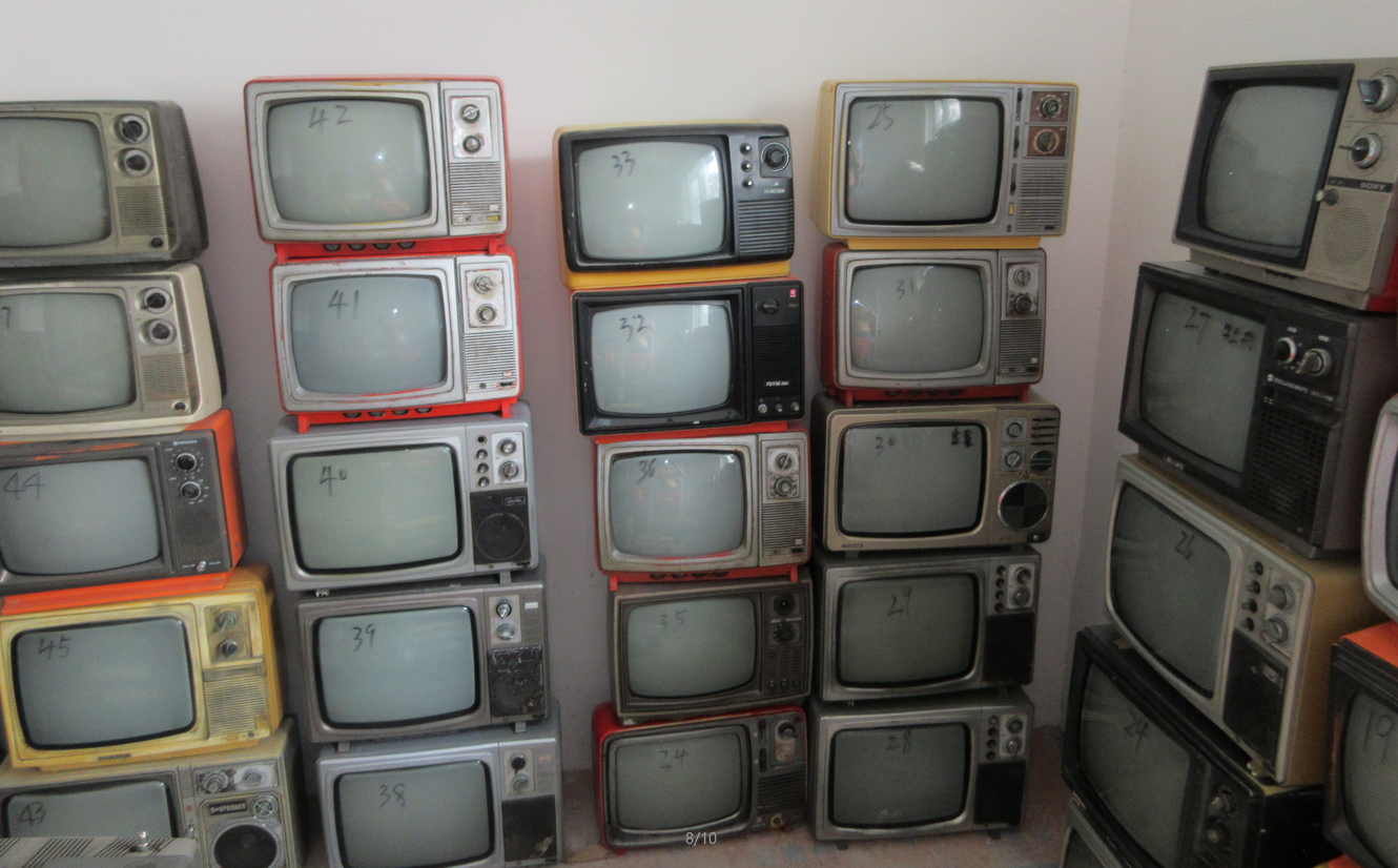 Black and white TV nostalgic old antique old objects real machine film and television props ornaments 12 inches