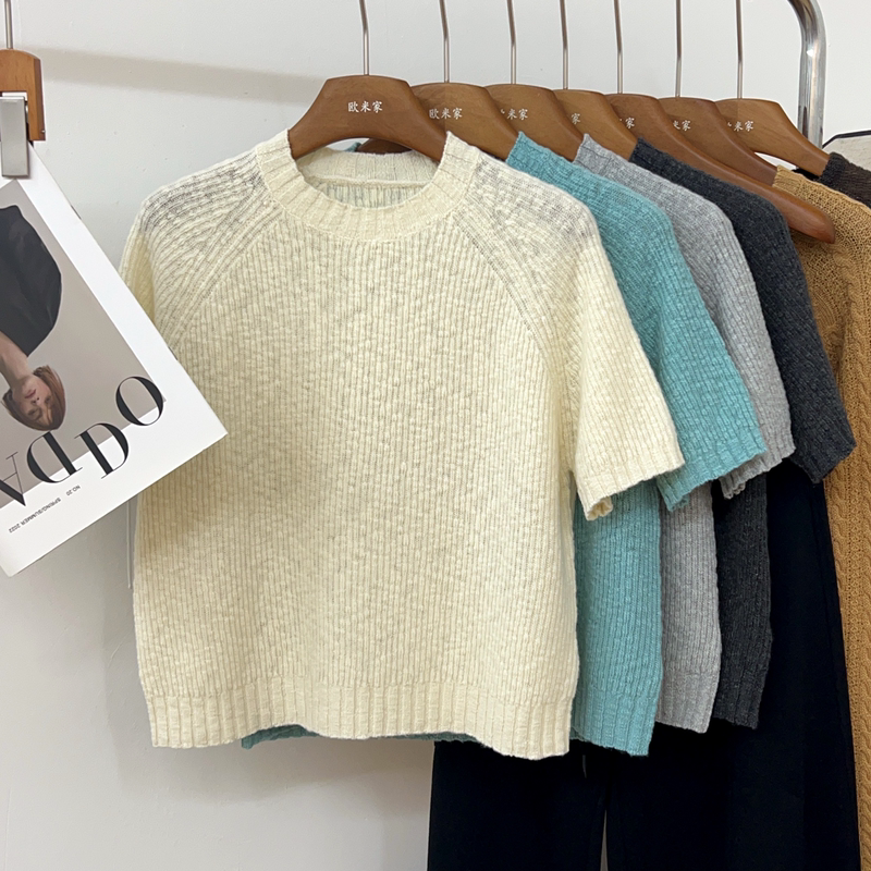 100% Sheep Wool Minimalist Special Cloud Yarn Design Short-Sleeved Knit Top for Women, Slimming, Versatile, Age-Reducing, Slimming Top 100% Sheep Wool Minimalist Special Cloud Yarn Design Short-Sleeved Knit Top for Women, Slimming, Versatile, Age-Reducing, Slimming Top