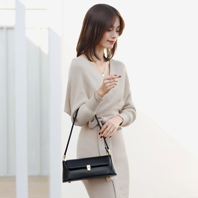 Hong Kong purchasing retro armpit bag, high-end French baguette bag, fashionable and versatile shoulder bag, new style for women 2024