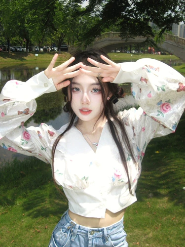 Лонгслив, короткая военно-морская рубашка, осенний, французский стиль, коллекция 2023, по фигуре, цветочный принт, в корейском стиле