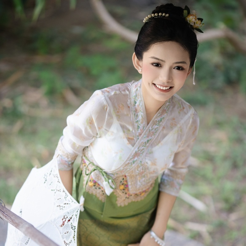 サバリシーサンパンナダイ族の服、民族衣装、雲南省の旅行衣装、人気のストリートスタイルのスーツとスカート