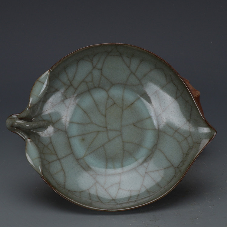 Song Dynasty Official Kiln Leaf Washing Antique Ancient Play Antique Porcelain Pendulum Pieces Old Goods Old Stock Old stock Top five famous kilns houses