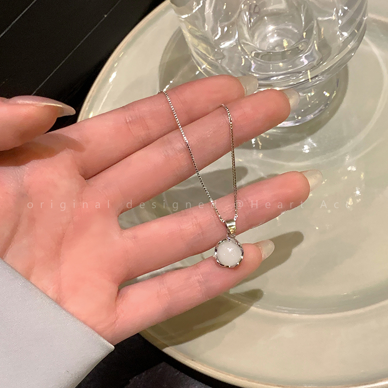 Collana con ciondolo a cerchio in pietra occhio di gatto per donna, leggera, di lusso, piccola, popolare, design di alta qualità, colletto rosso di Internet_voghion.com