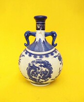 The old wine bottle Jingdezhen exquisite ceramic green flower porcelain double-ear red starred wine bottle decoration collection decoration