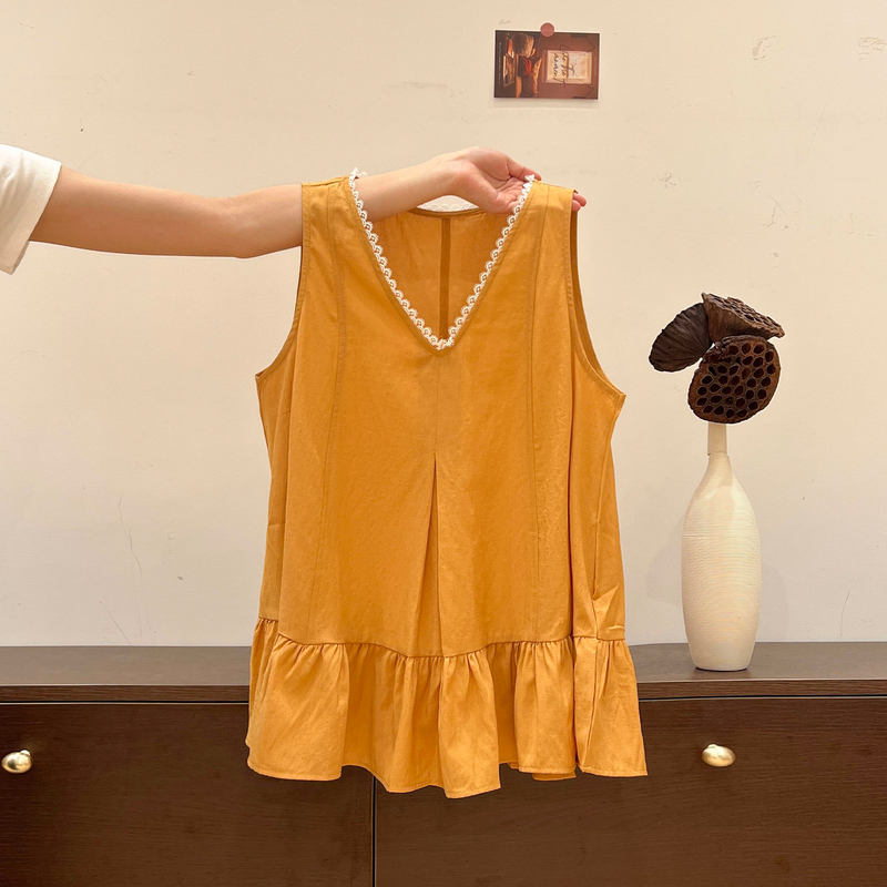 Korean-Style Orange V-Neck Lace-Trimmed Sleeveless Camisole for Women, 2026 Summer New Loose Slimming Top