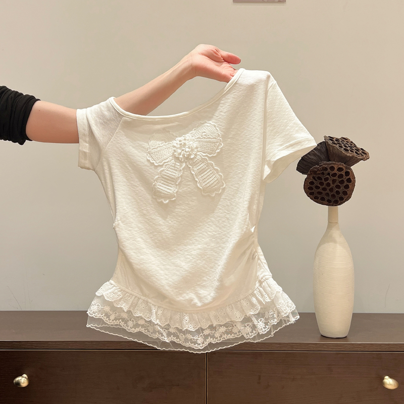 Designed White Off-Shoulder Lace Trim Hem Short-Sleeve T-Shirt 2026 Early Spring New Slim-Fit Top for Women