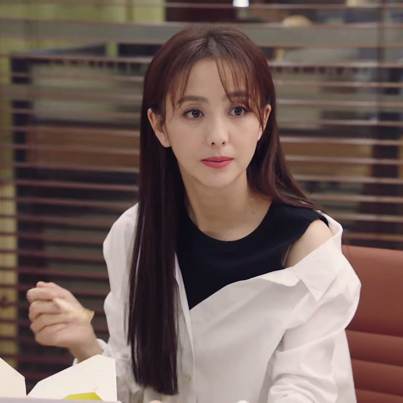 Perfect Relationship Jiang Dalin and Tong Liya's Same Style White Off-Shoulder Shirt, Fake Two-Piece, Exposed Shoulder Women's Top for Spring Perfect Relationship Jiang Dalin and Tong Liya's Same Style White Off-Shoulder Shirt, Fake Two-Piece, Exposed Shoulder Women's Top for Spring