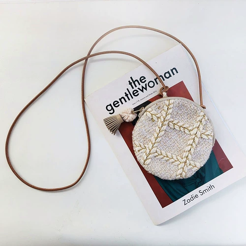 Небольшая сумка, милая свежая сумка через плечо, плетеный кошелек, сумка для телефона, сезон 2021, в стиле Шанель