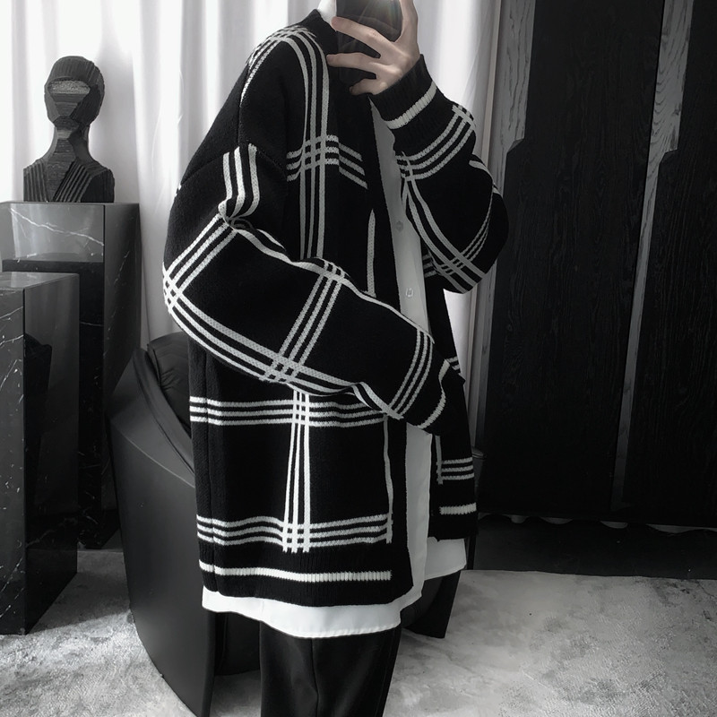 Black and white plaid knit man languid wind loose and thick sweater cardigan coat couple
